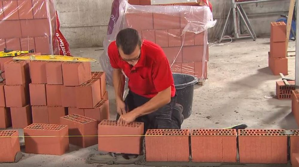 eerste rij metselwerk
