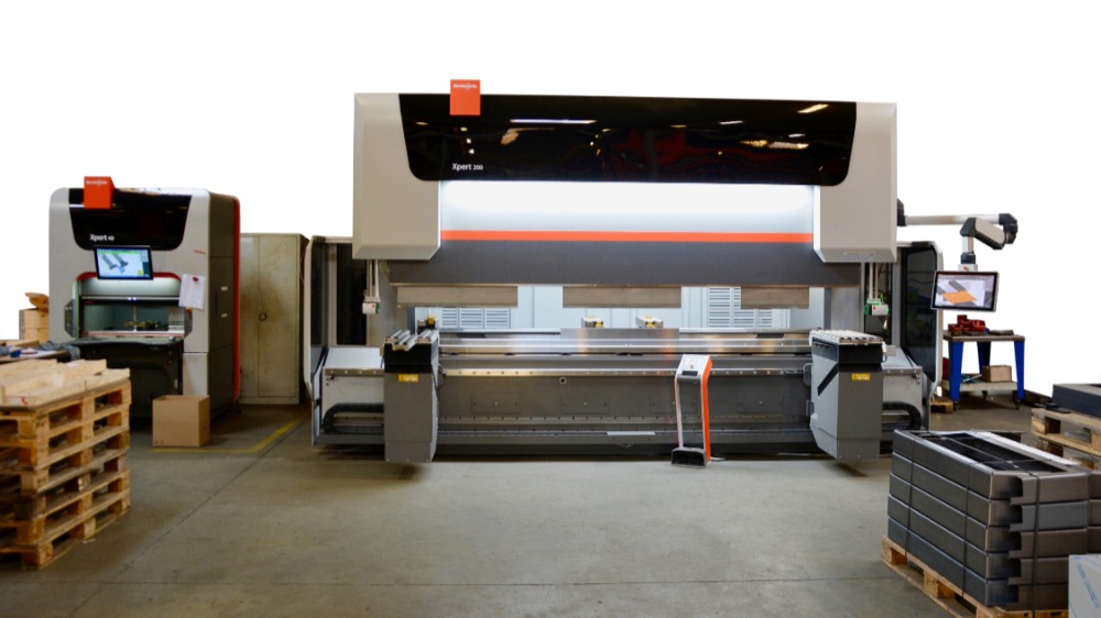 Bij Laser Works zijn ze al lang overtuigd van de troeven van Bystronic. Zij investeerden als eersten in de Benelux in een Xpert 40 plooibank, die er nu nog steeds staat. Daarnaast staat de Xpert 200