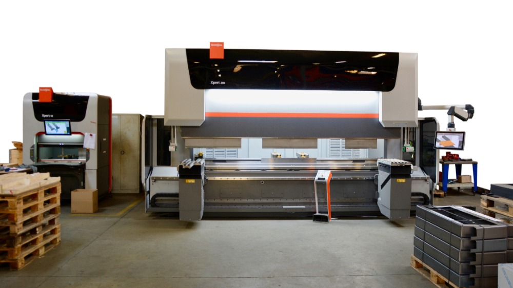 Bij Laser Works zijn ze al lang overtuigd van de troeven van Bystronic. Zij investeerden als eersten in de Benelux in een Xpert 40 plooibank, die er nu nog steeds staat. Daarnaast staat de Xpert 200