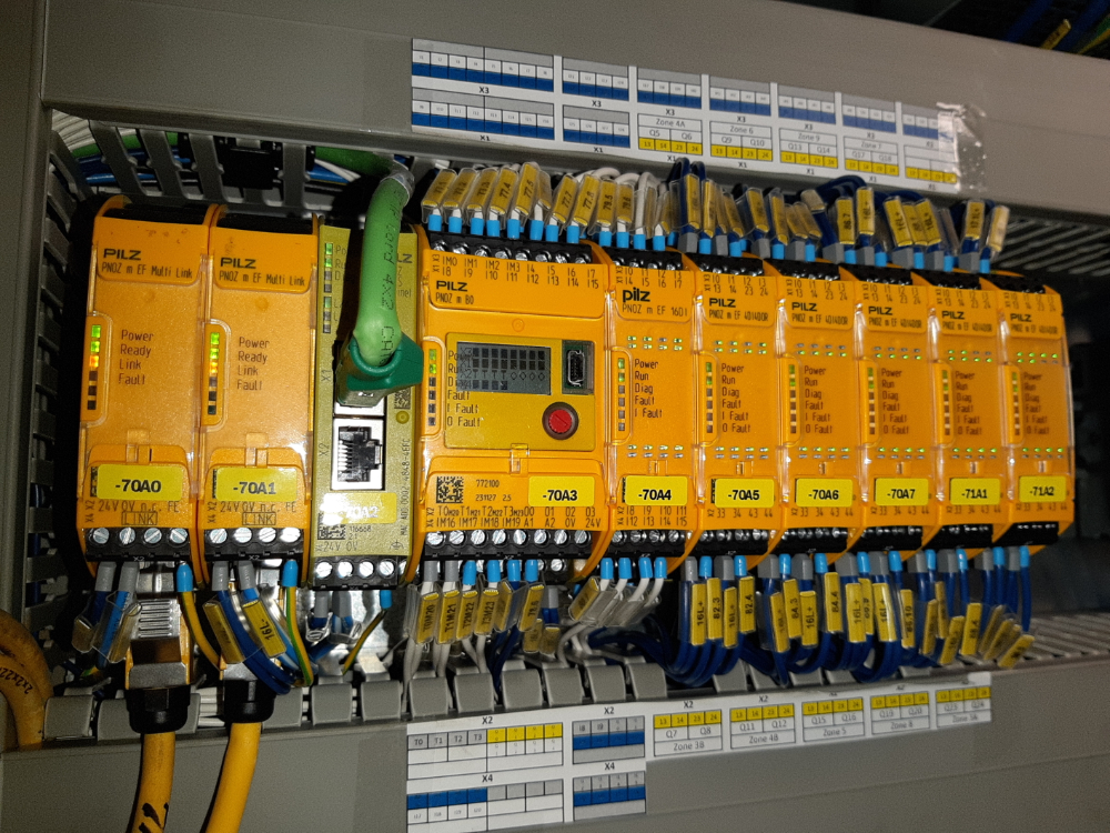 De PNOZmulti 2 van Pilz centraliseert alle veiligheidscomponenten en biedt snelle inzichten dankzij het verlichte display