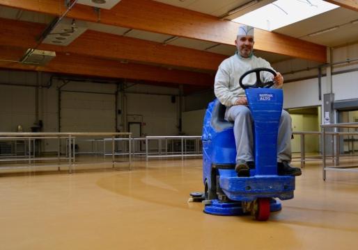 De nieuwe Ucrete-vloer is makkelijker te onderhouden dan de vorige tegel- en epoxyvloeren