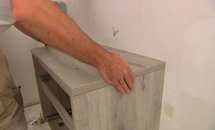 wastafel monteren  wastafelmeubel plaatsen