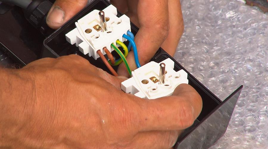 4.2 Aankoppelen prise extérieure