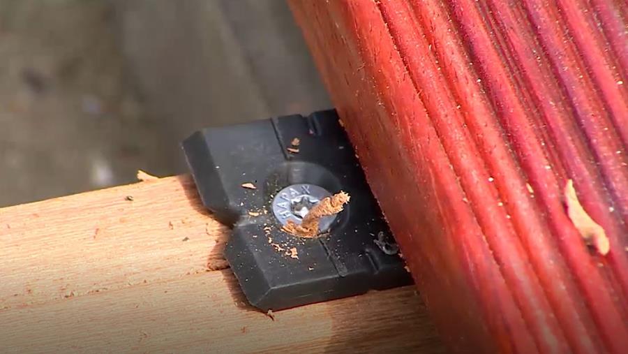 6. met clips PLANKENTERRAS PLAATSEN