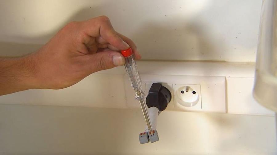 1. Detecteur de tensionOutils pour travaux électriques