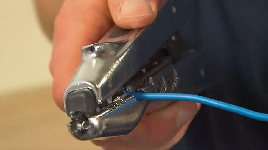 6. multitool Outils pour travaux électriques