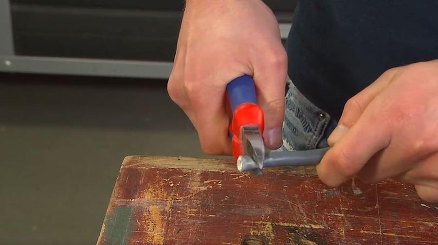 7. Pince coupante Outils pour travaux électriques