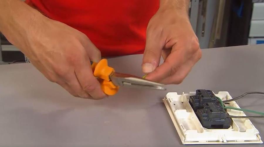 9. pinces Outils pour travaux électriques