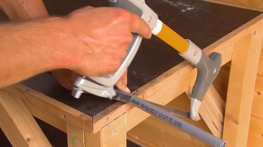 12.1 Pour les tubes Outils pour travaux électriques