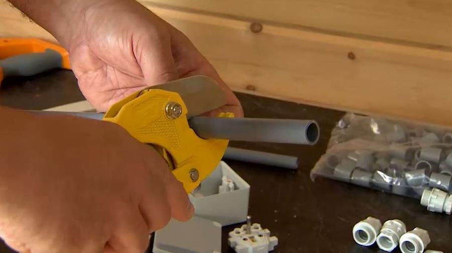 12.2 Pour les tubes Outils pour travaux électriques