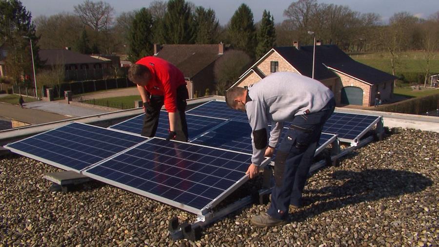 panneaux solaires toit plat
