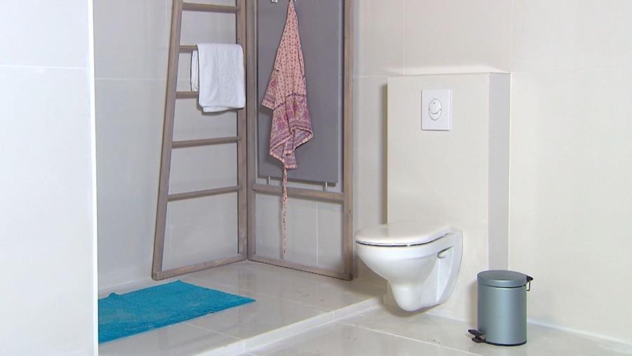 toilette  alles over toilet