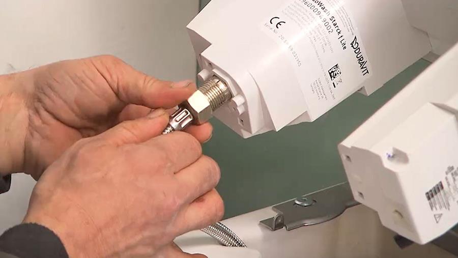 Waterslang aansluiten DOUCHETOILET 