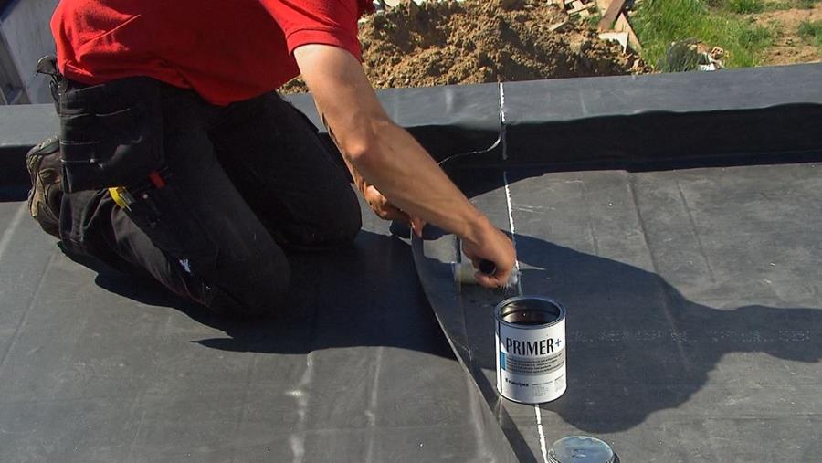 primer op het EPDM DAKBEDEKKING