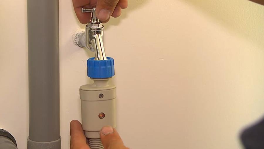 aanvoer machine à laver installer