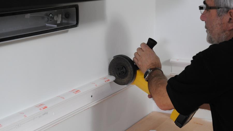 slijpen kabelgoten plaatsen elektriciteit