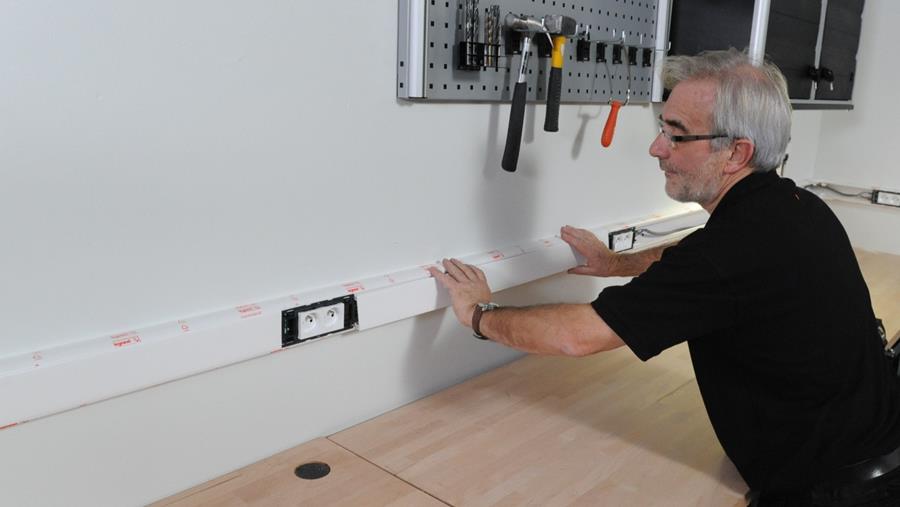 deksel kabelgoten plaatsen elektriciteit