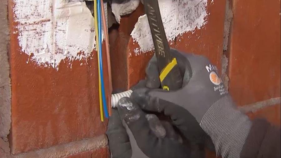 tussenstukje poser de l'électricité