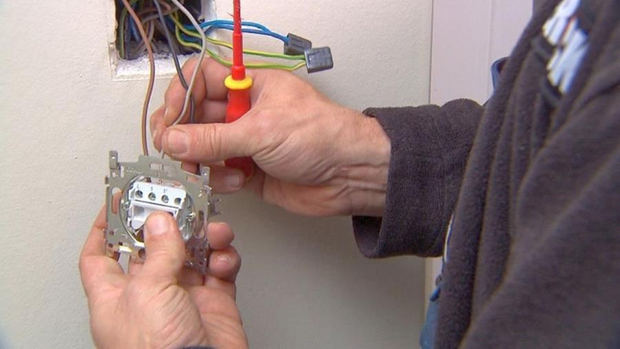 schakelaar poser de l'électricité