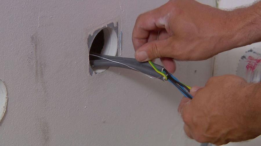 kabels doorhalen Stopcontact verplaatsen