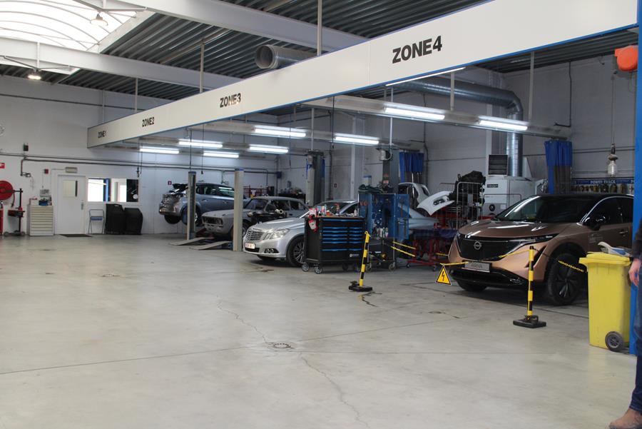 Verschillende werkzones in Carrosserie Jean Dessy