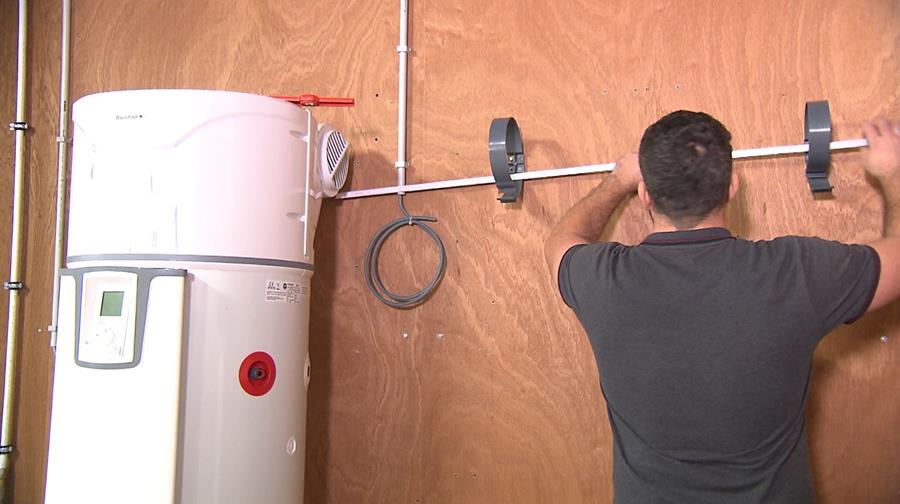 leidingen beugels boiler