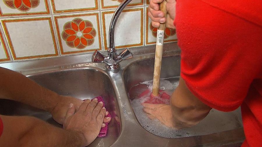 ontstopper op de afvoer wasbak