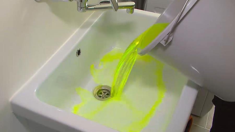 fluowater voor keuring riolering