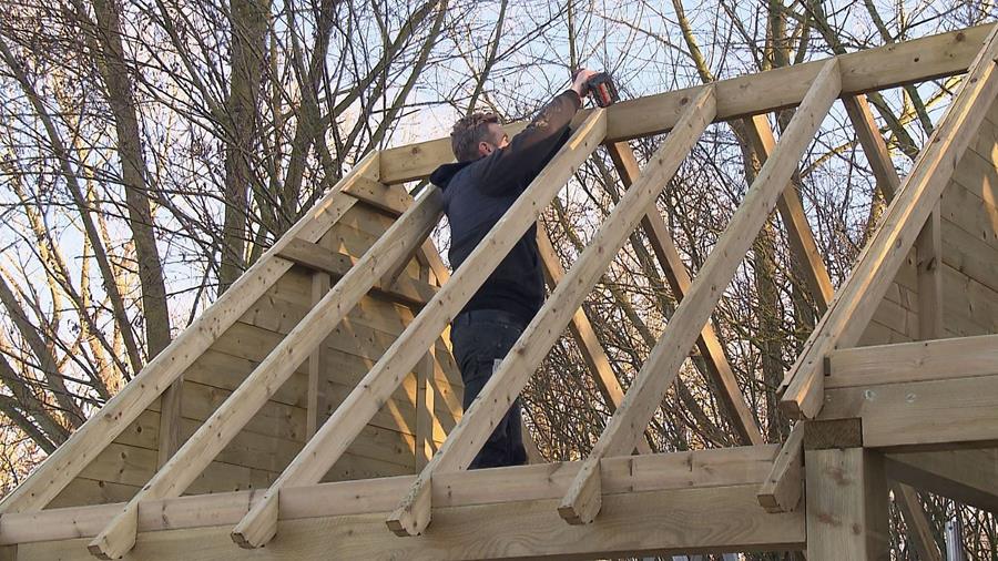 kepers in dak aanbouw