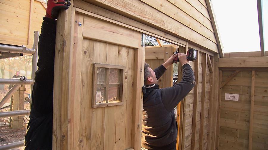 wand met deuropening