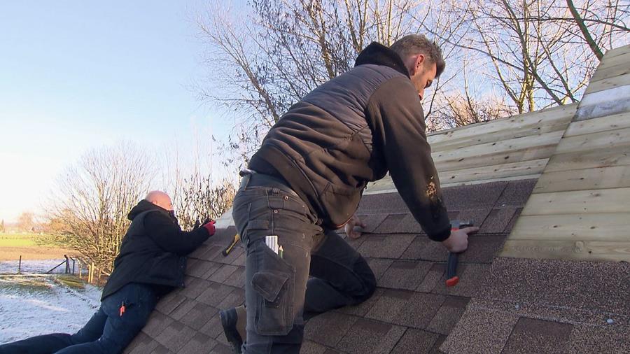 rijen shingles laten overlappen