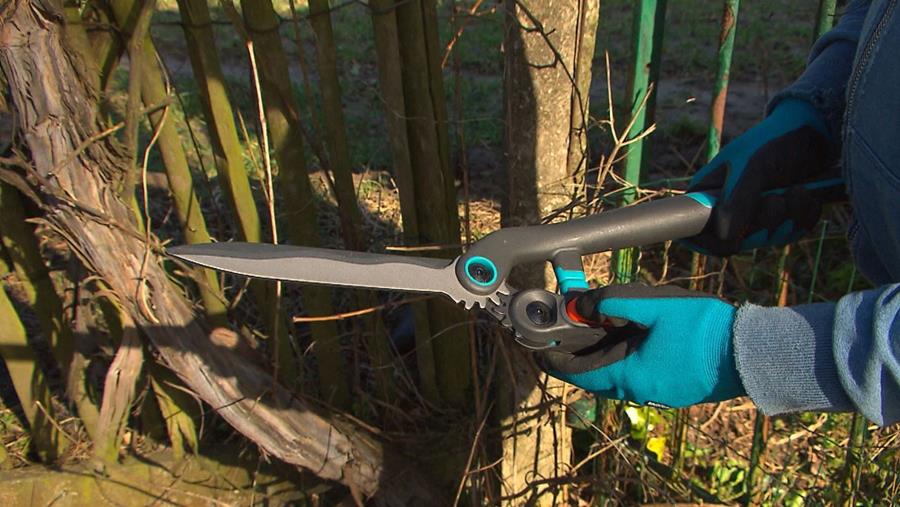 nadhatige gegolfde heggenschaar
