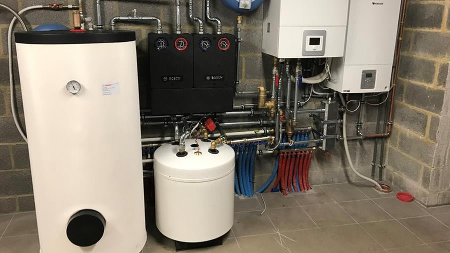 hyrbdiewarmtepomp installatie