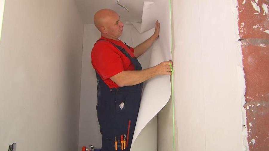 vliesbehang eerste strook 1