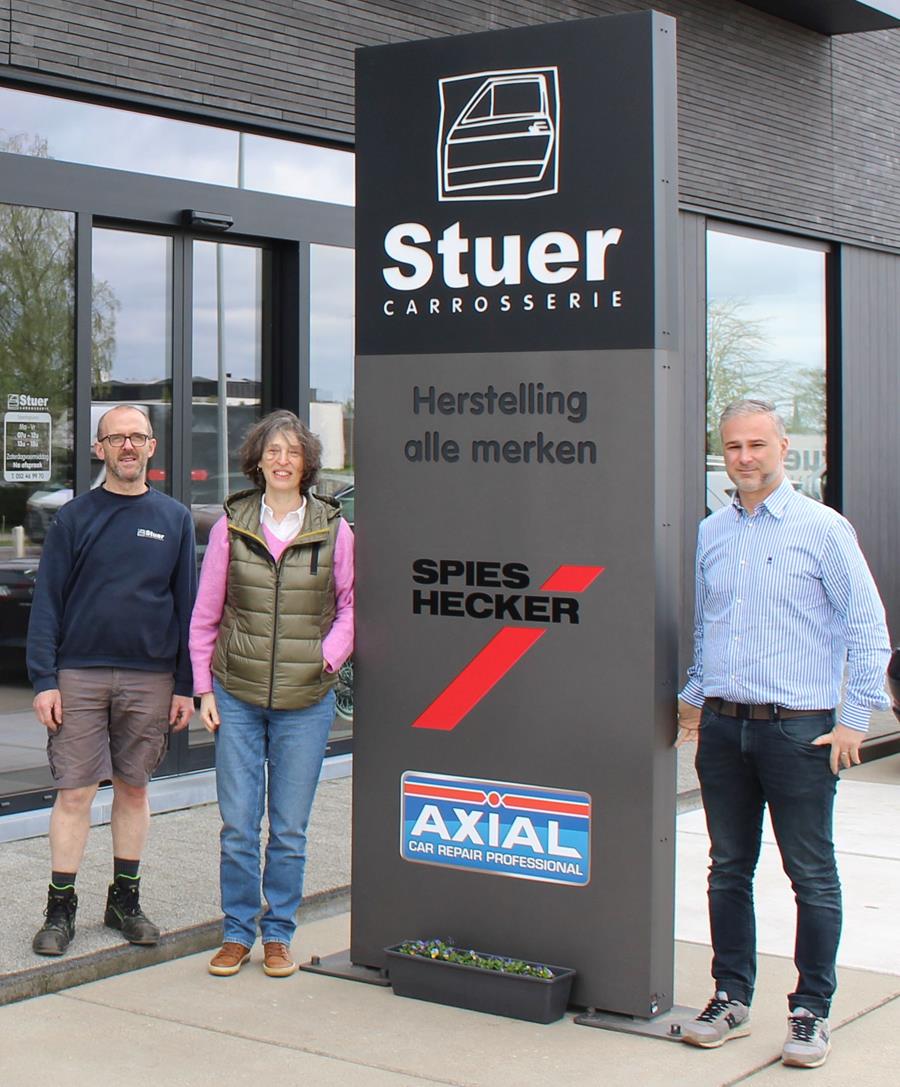 trio bij totem Carrosserie Stuer