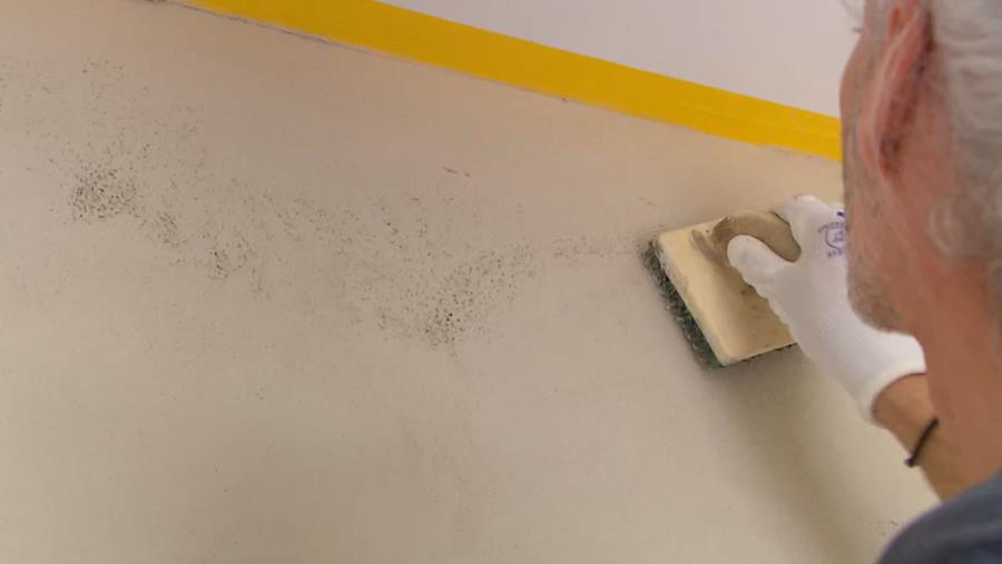 tamponneren in de plaaster