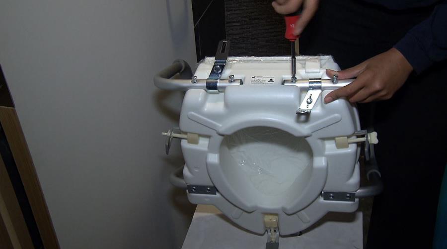 toiletverhoger plaatsen 2