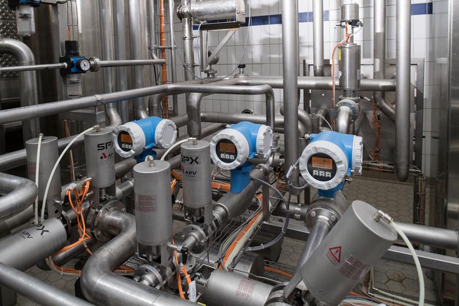 Le transmetteur facilite l'installation et la mise en service de l'instrument de mesure et fournit également des capacités de communication et de vérification
