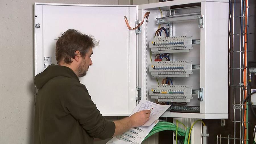 voorbekabelde kast kiezen