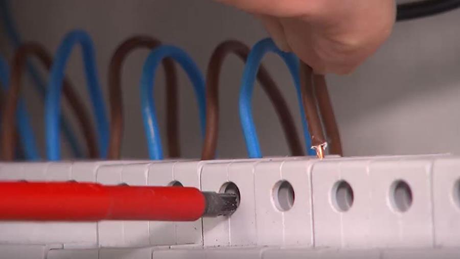 stopcontactkringen aansluiten