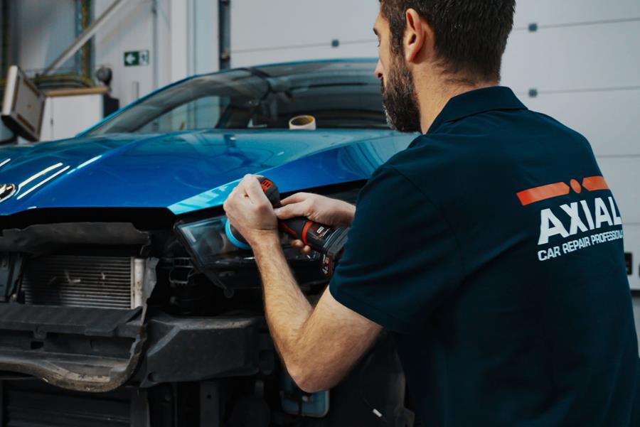 Le carrossier AXIAL s’efforce de minimiser le temps d’immobilisation du véhicule. Il maîtrise, par exemple, les techniques "Smart Repair" qui permettent de réparer les dégâts de petite taille, en moins d’une journée