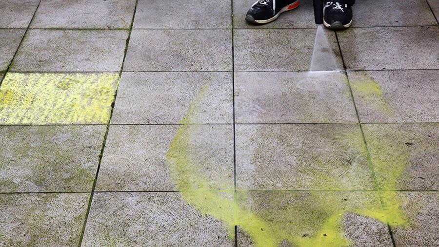 reinigen van stenen terras