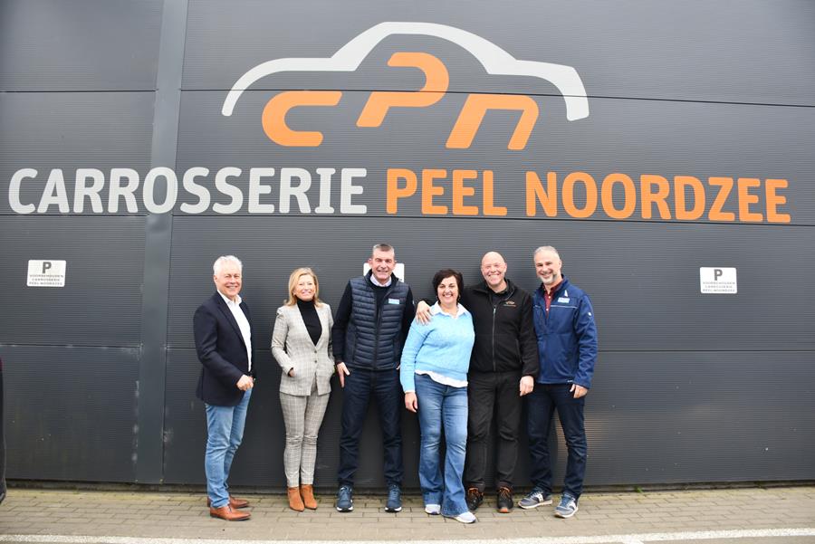 Axial zet zijn nieuwste lid in de kijker 01