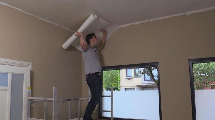 zonder scheuren behangen plafond behangen