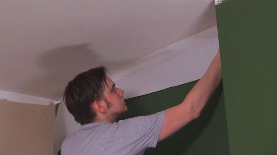 bijsnijden plafond behangen